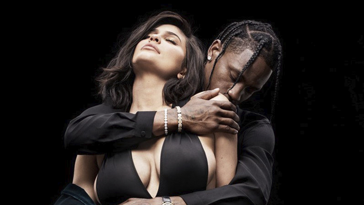 Kylie Jenner e Travis Scott oficializam volta do namoro em evento