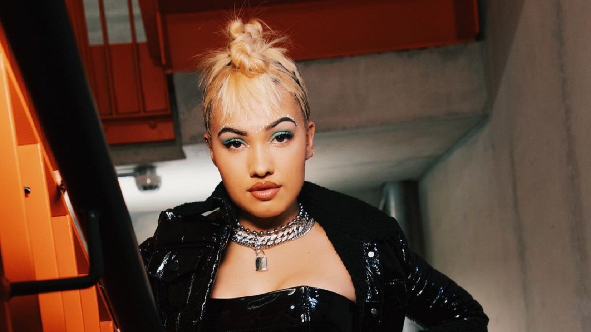 Mabel lança novo single, Let Them Know