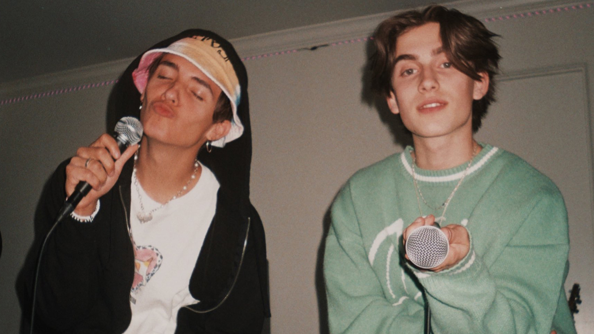 Johnny Orlando e Noah Urrea se juntam em cover perfeito de 'Lost', do Frank Ocean