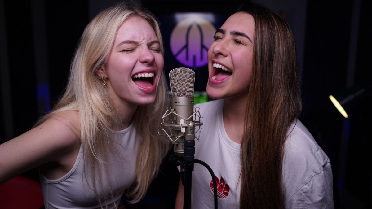 Bibi Tatto e Fefe lançam música em inglês escrita por elas em 1 hora!
