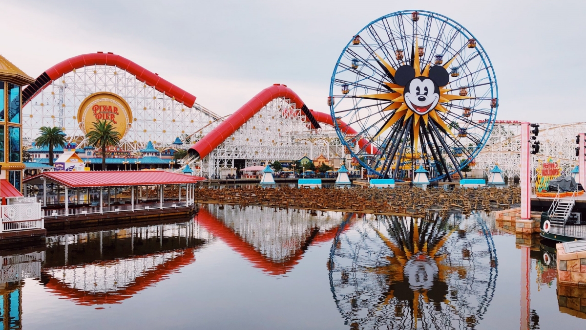 Disney está desenvolvendo filme sobre famosa atração dos parques! Vem ver