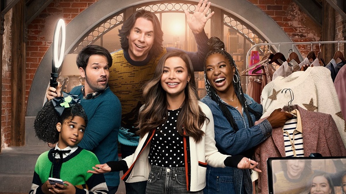 Estrelas de iCarly fazem tour pelo cenário da série