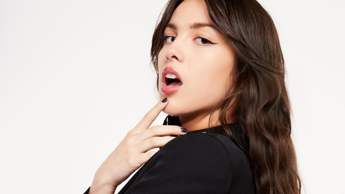 Você vai ficar impressionado ao ver como o patrimônio de Olivia Rodrigo se multiplicou desde o início do ano!