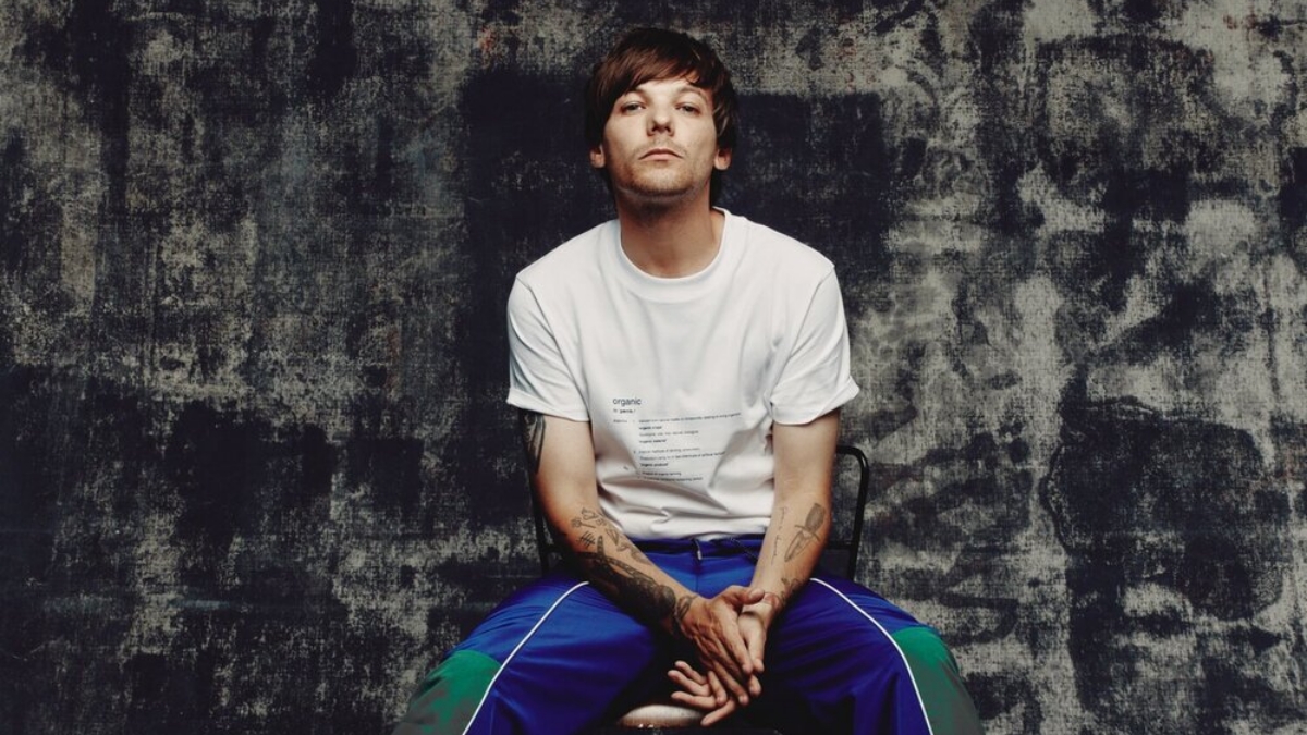 Louis Tomlinson vira assunto mais comentado ao usar iPhone após fechar parceria com Samsung