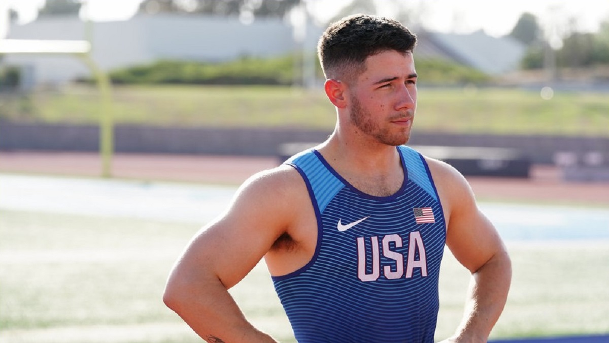 Nick Jonas conta que detalhes do acidente que sofreu em maio e revela lesão grave