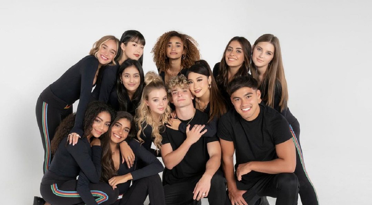 Os integrantes do Now United, e os uniters, surtaram após o último single do grupo, 'Wave Your Flag', tocar durante os jogos olímpicos!
