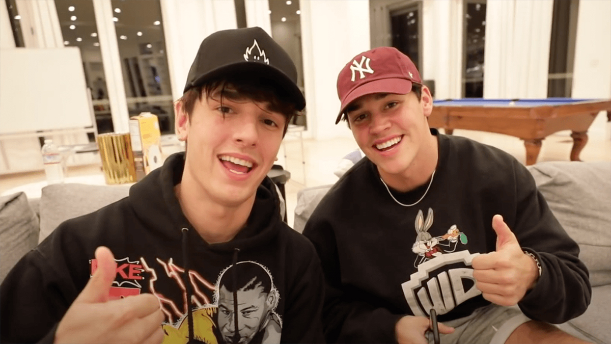 Noah Beck diz que não é bom para sua imagem ser visto com Bryce Hall e TikToker responde com shade