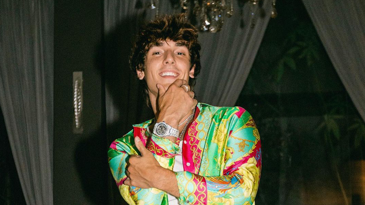 Bryce Hall dá beijão de tirar o fôlego em influencer; vem ver o vídeo