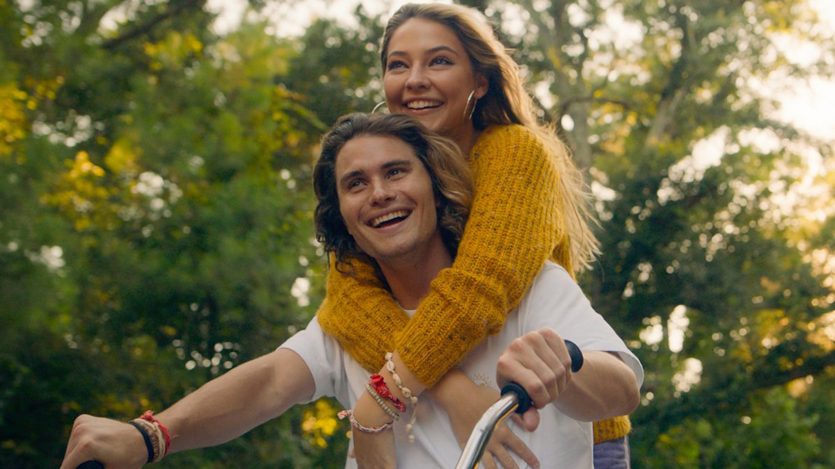 Chase Stokes e Madelyn Cline acabam com rumores de término do melhor jeito possível; vem ver