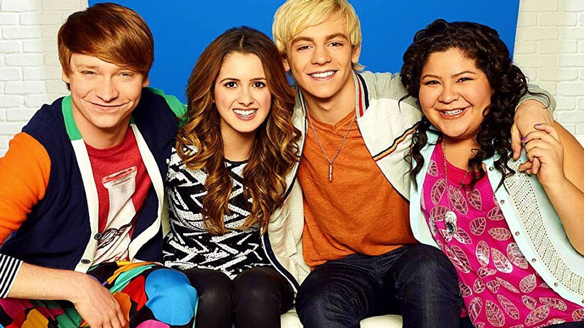 Austin & Ally: Laura Marano, Ross Lynch e Calum Worthy se reencontram em evento