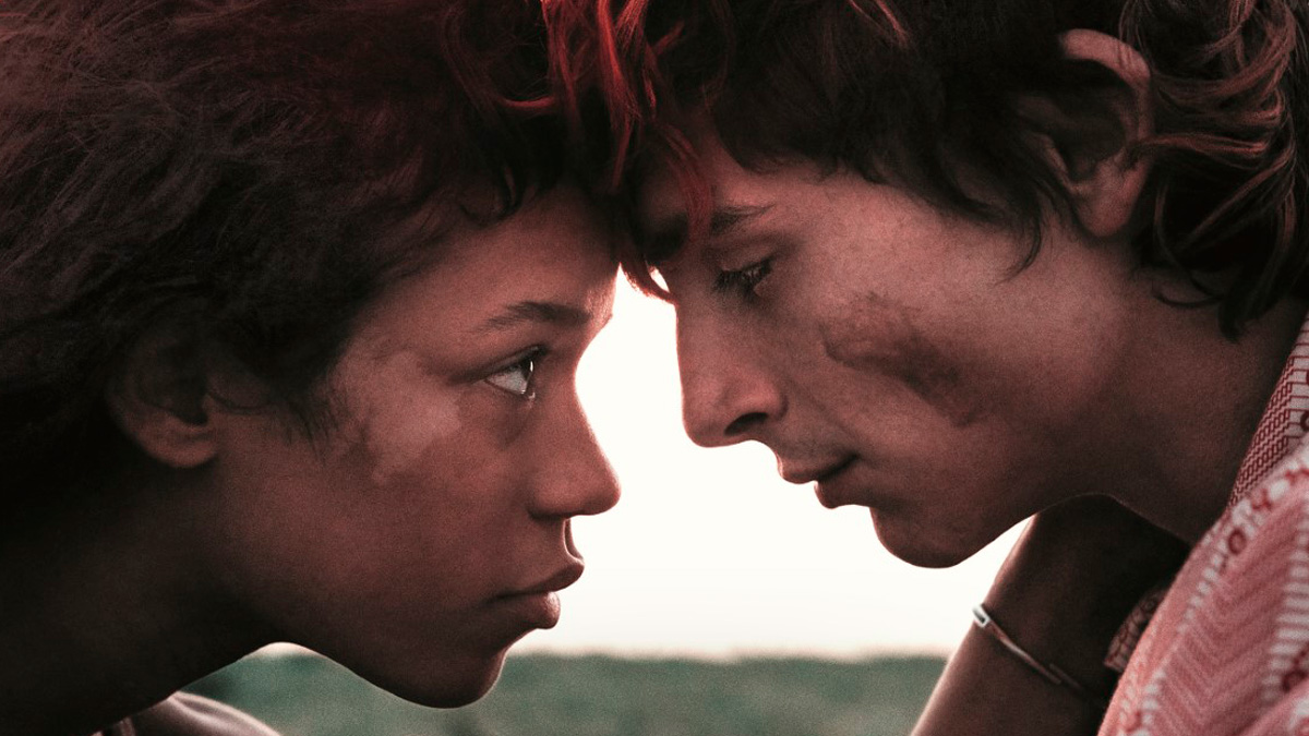 Timothée Chalamet e Taylor Russell no pôster de Até os Ossos