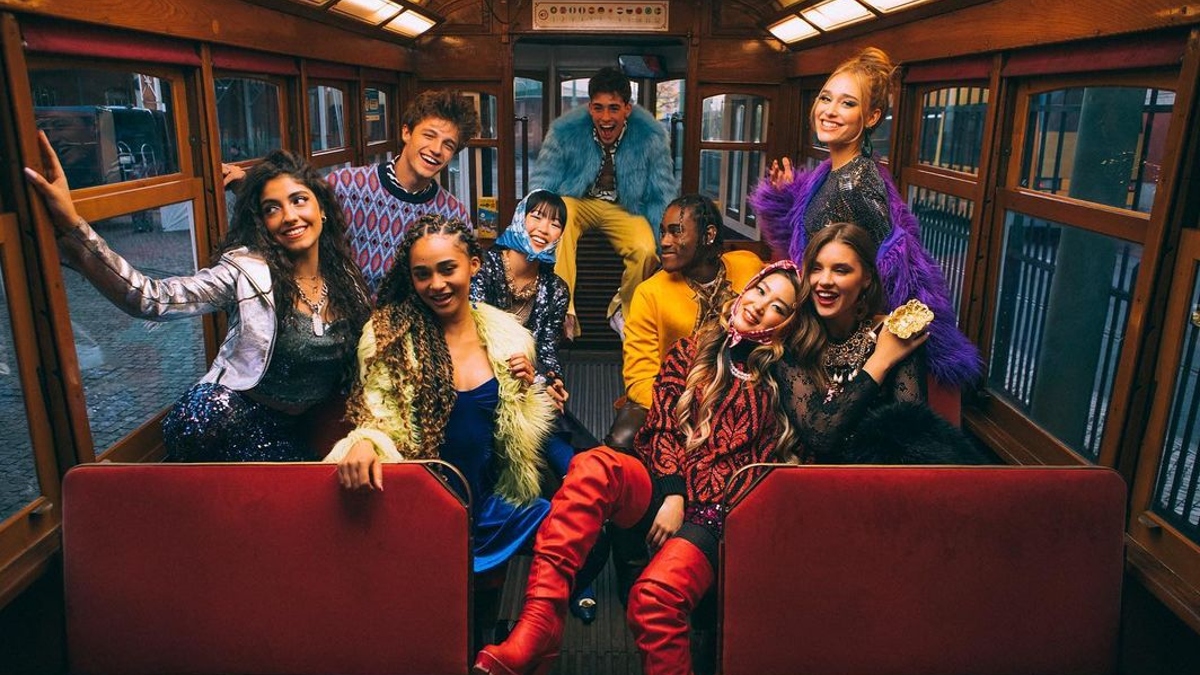 Now United lança clipe rico em cores para o mais novo single 'Holiday'