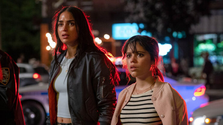Melissa Barrera (Sam Carpenter) e Jenna Ortega (Tara Carpenter) em cena de 'Pânico 6'.