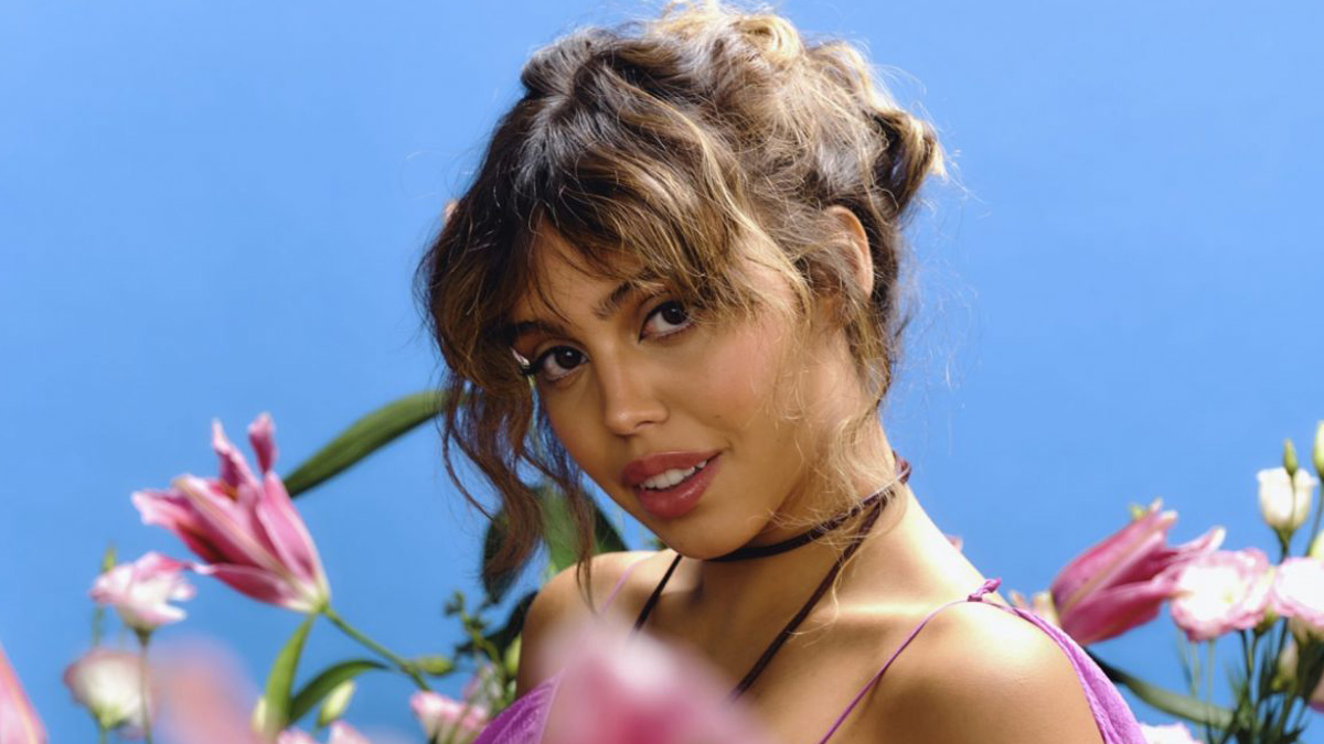 "É muito bom lançar uma música tão pessoal", diz Dora Sanches sobre novo single “Meu Lugar”, parceria com Gabriel Sater